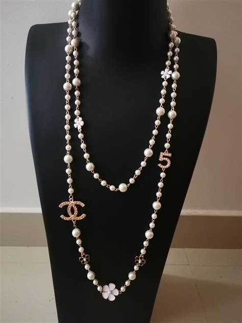 chanel necklace replicas pearls|chanel knockoff pearl necklace.